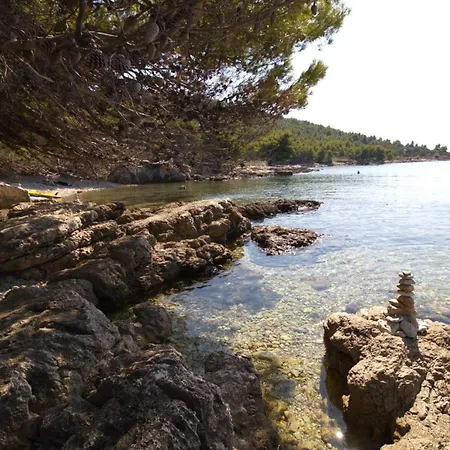 Robinzonska Kuca Doca * Murter