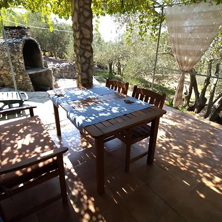 Robinzonska Kuca Doca * Murter