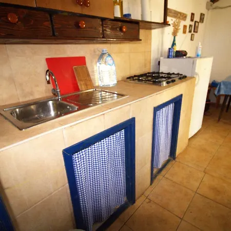 Robinzonska Kuca Doca * Murter