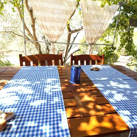 Robinzonska Kuca Doca * Murter