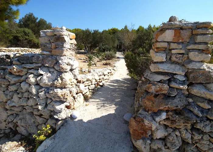 Robinzonska Kuca Doca Murter