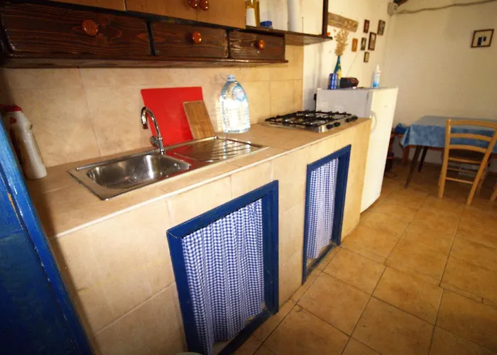 Robinzonska Kuca Doca * Murter