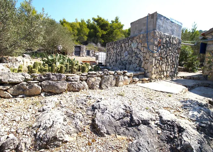 Robinzonska Kuca Doca Murter