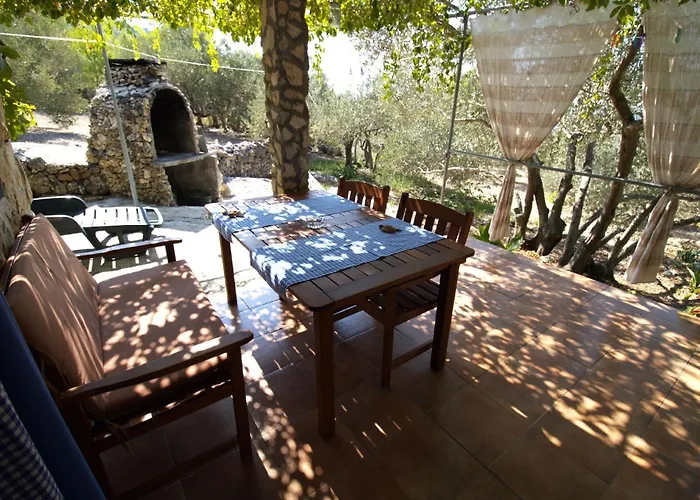 Robinzonska Kuca Doca * Murter