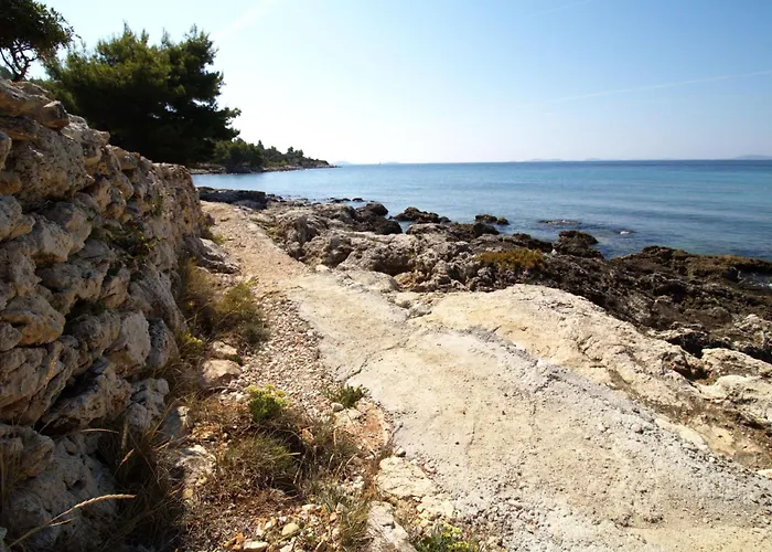 Robinzonska Kuca Doca * Murter